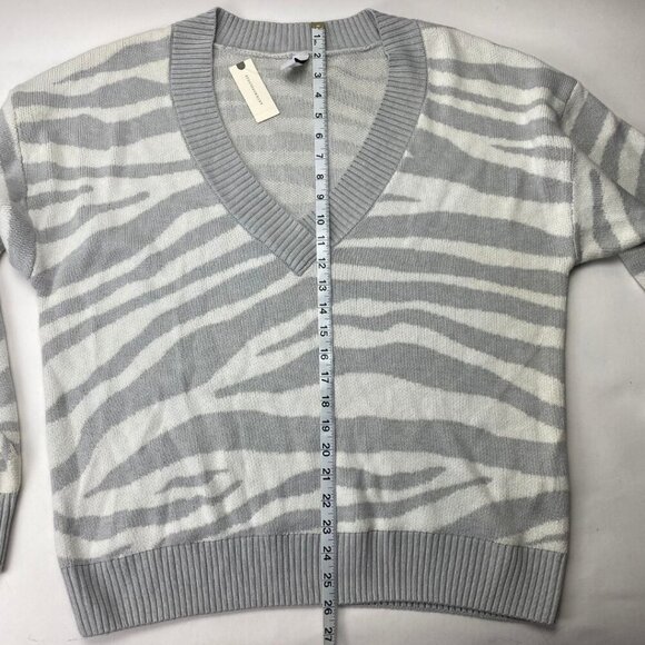 VARLEY Calvert Grey Zebra Print Women’s Sweater Merino Wool Size M NWT - Picture 7 of 8
